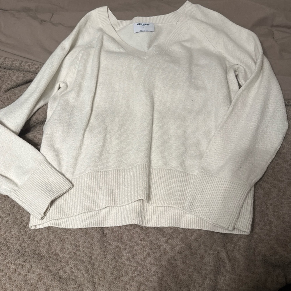 Old Navy Women's Creamy Ivory V-Neck Sweater